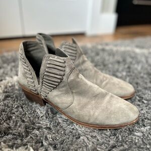 Vince Camuto suede leather ankle boot, size 13